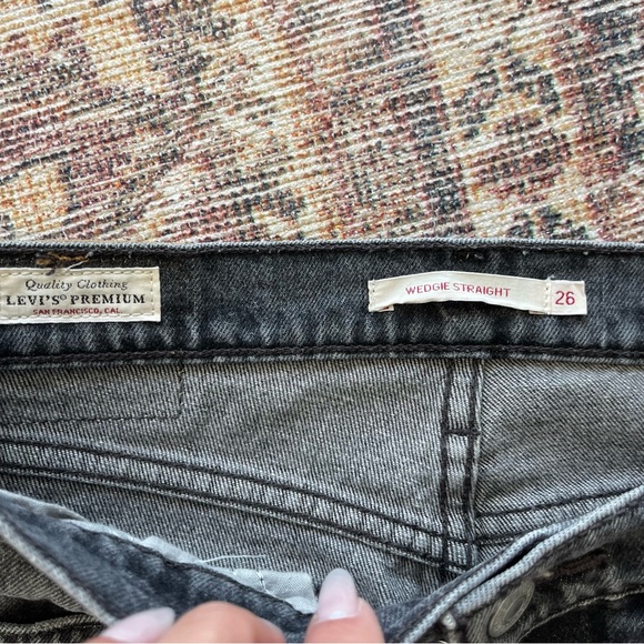 Levi’s Wedgie Straight Jean, 26 - Picture 4 of 6